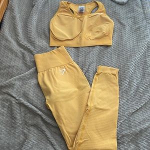Gym shark matching set Sz M yellow